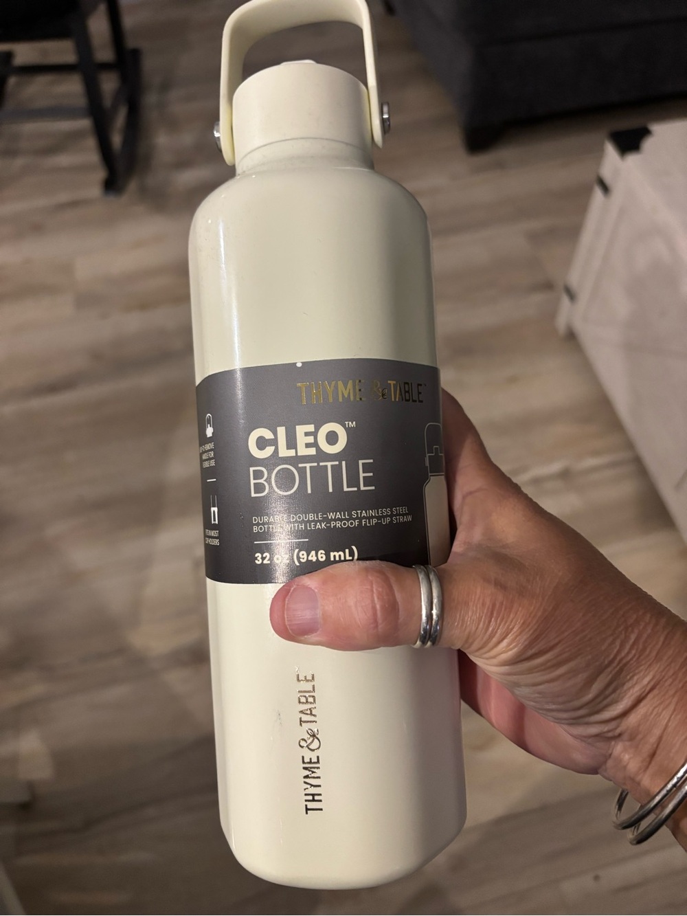 Thyme & Table Cleo Bottle — 32 oz Insulated Water Bottle in Cream